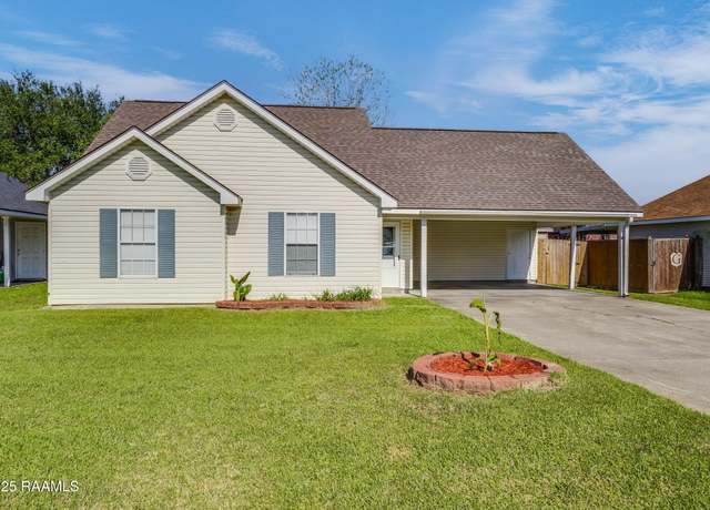 Property at 215 Royalton Pkwy, Lafayette, LA 70507, 3 beds, 2 baths