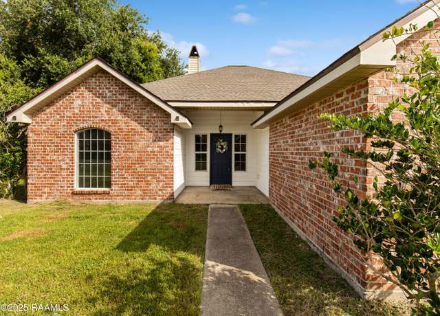 Property at 719 S Belle Cir, Breaux Bridge, LA 70517, 3 beds, 2 baths