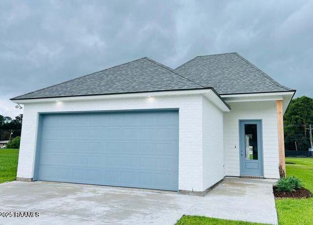 Property at 212 Berchman Oaks Dr, Lafayette, LA 70506, 3 beds, 2 baths