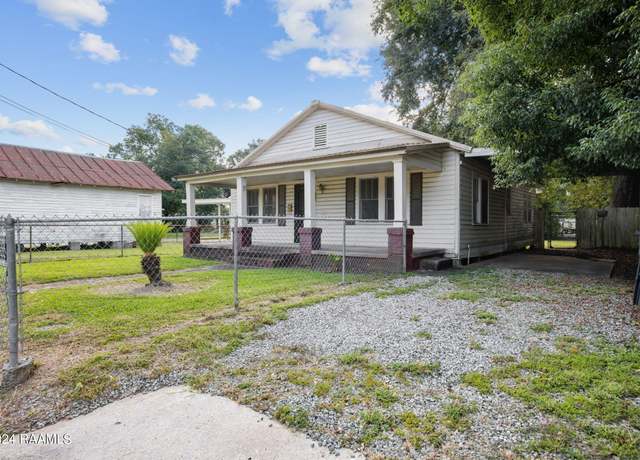 Property at 1231 S Hopkins St, New Iberia, LA 70563, 3 beds, 1 bath