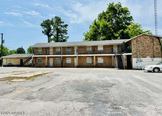 Property at 321 S Academy St, Opelousas, LA 70570, 8 beds, 4 baths