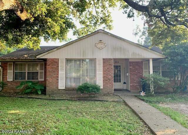 Property at 808 Dafney Dr, Lafayette, LA 70503, 3 beds, 2 baths
