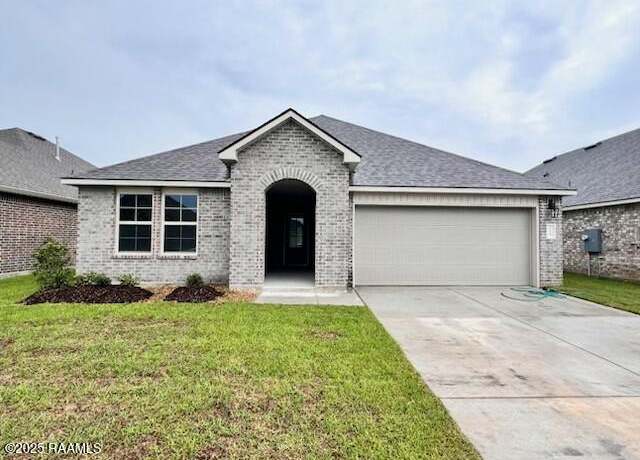 Property at 114 Broussard Hill Dr, Broussard, LA 70518, 4 beds, 2 baths