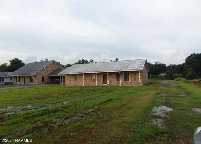 Property at 10945 Hwy 87, Jeanerette, LA 70544, 3 beds, 2 baths