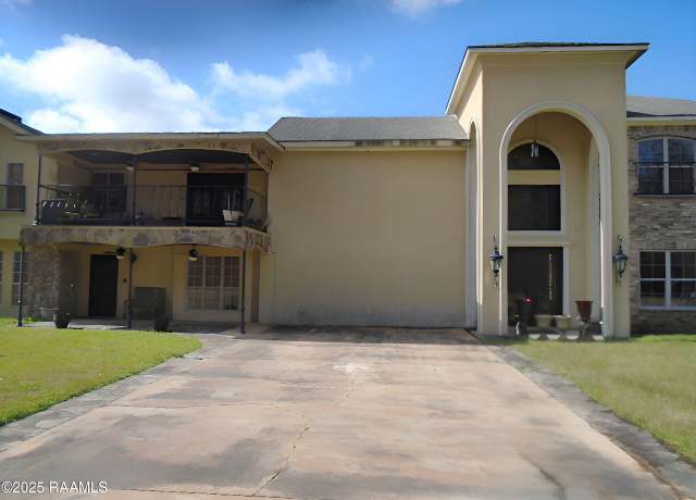 Property at 713 Malou Dr, New Iberia, LA 70563, 5 beds, 4 baths
