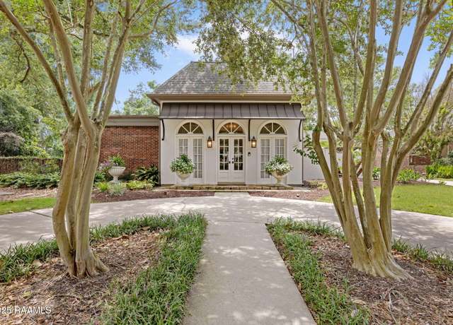 Property at 315 Kings Rd, Lafayette, LA 70503, 4 beds, 3.5 baths