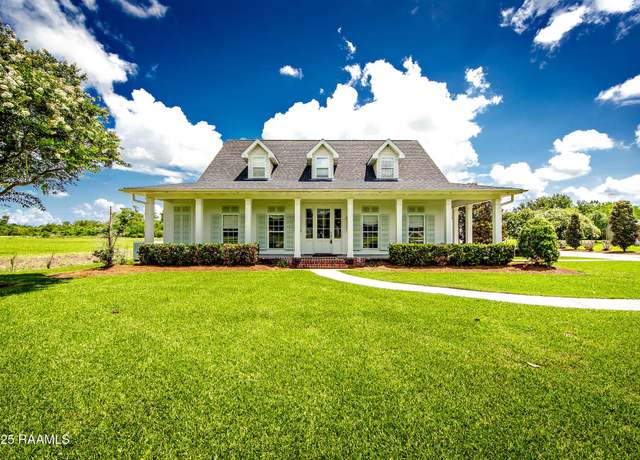 Property at 105 Ouiski Bayou Dr, Houma, LA 70360, 4 beds, 2.5 baths