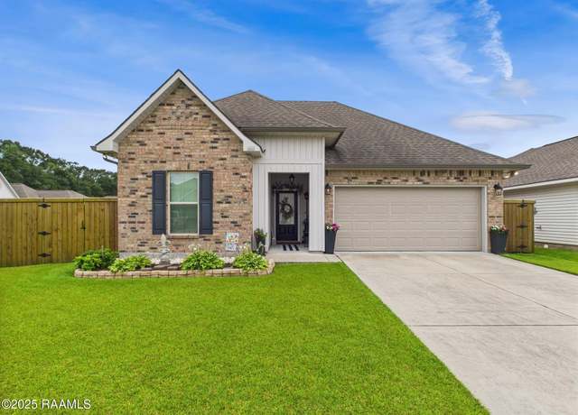 Property at 212 Springsteen Ln, Lafayette, LA 70507, 3 beds, 2 baths