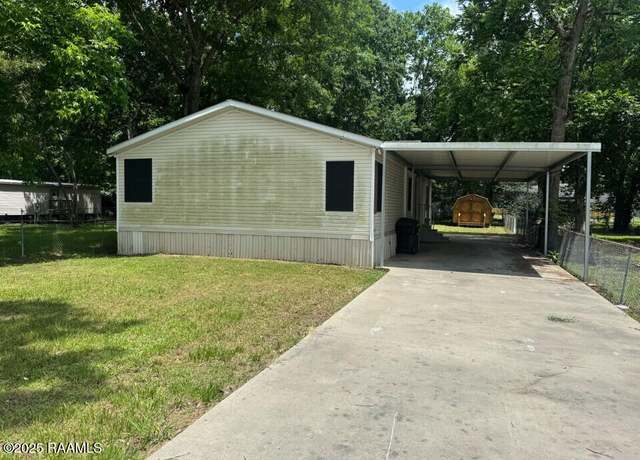 Property at 126 Barton Pl, Breaux Bridge, LA 70517, 3 beds, 2 baths