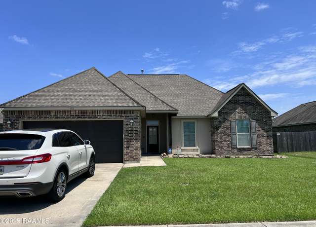 Property at 110 Natchitoches Dr, Lafayette, LA 70506, 3 beds, 2 baths