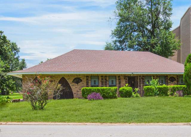 Property at 1907 E Simcoe St, Lafayette, LA 70501, 4 beds, 2 baths