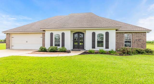 Photo of 1069 Brookewood Dr, Saint Martinville, LA 70582