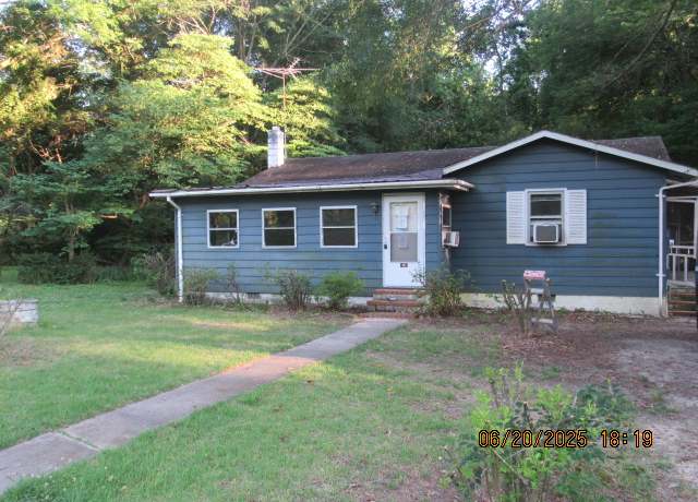 Property at 40 Poplar Dr, Hartfield, VA 23071, 2 beds, 1 bath