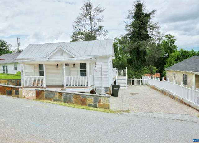 Property at 107 Gay St W, Staunton, VA 24401, 2 beds, 1 bath