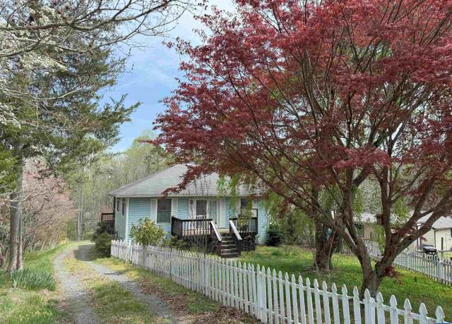 Property at 395 Lakeview Cir, Louisa, VA 23093, 4 beds, 2 baths