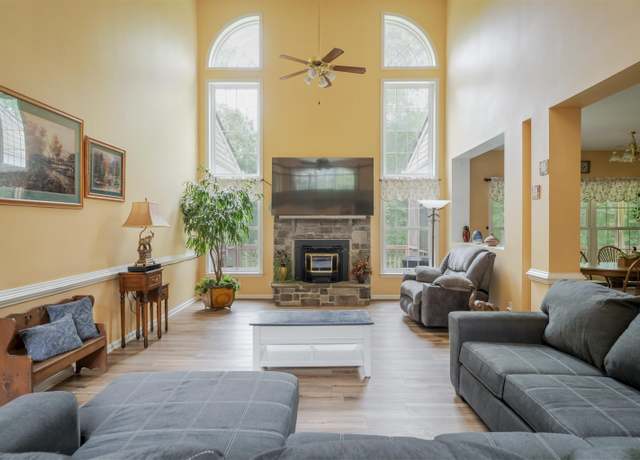 Property at 94 May Ln, Louisa, VA 23093, 4 beds, 3.5 baths
