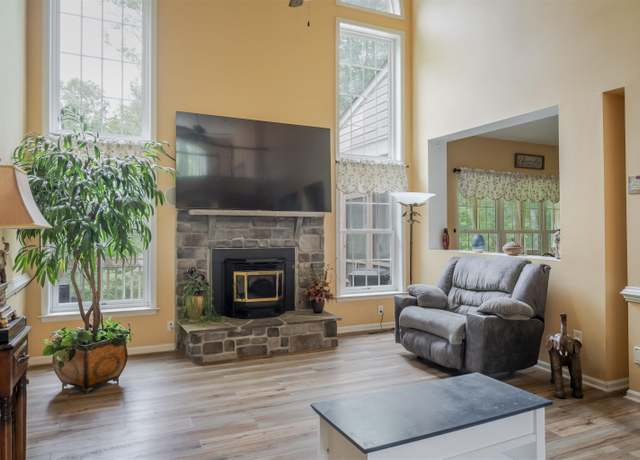 Property at 94 May Ln, Louisa, VA 23093, 4 beds, 3.5 baths