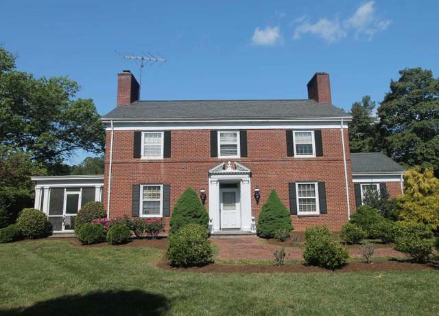 Property at 85 Georgetown Rd, Charlottesville, VA 22901, 3 beds, 3.5 baths