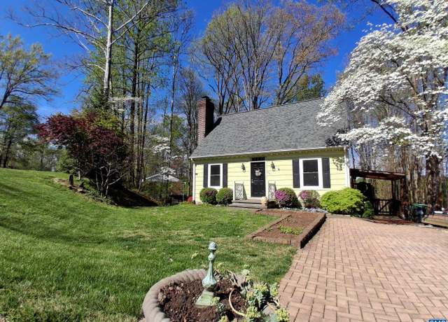 Property at 621 Harris Rd, Charlottesville, VA 22902, 3 beds, 3 baths
