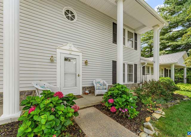 Property at 2 Shannon Pl, Staunton, VA 24401, 3 beds, 2.5 baths