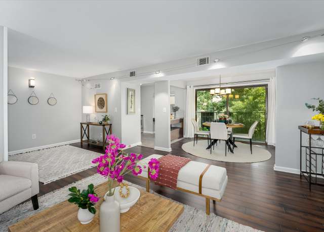 Property at 11 Spring Ct, Charlottesville, VA 22901, 2 beds, 1.5 baths