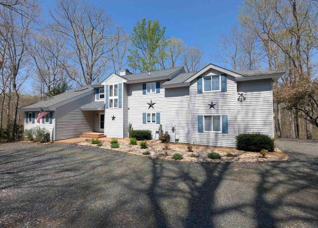 Property at 27 Fairway Dr, Palmyra, VA 22963, 4 beds, 3 baths