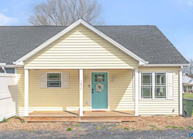 Property at 1217 Delphine Ave S, Waynesboro, VA 22980, 3 beds, 2 baths