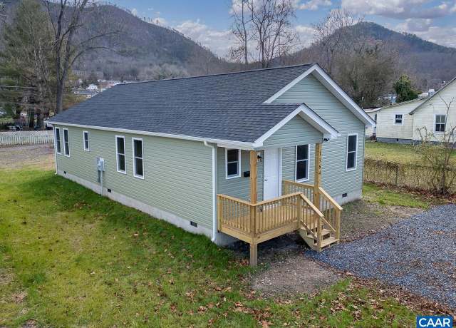 Property at 1564 Maple Ave, Buena Vista, VA 24416, 3 beds, 2 baths