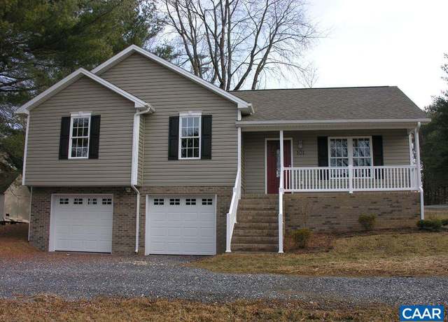 Property at 101 Sterling Dr, Waynesboro, VA 22980, 3 beds, 2 baths