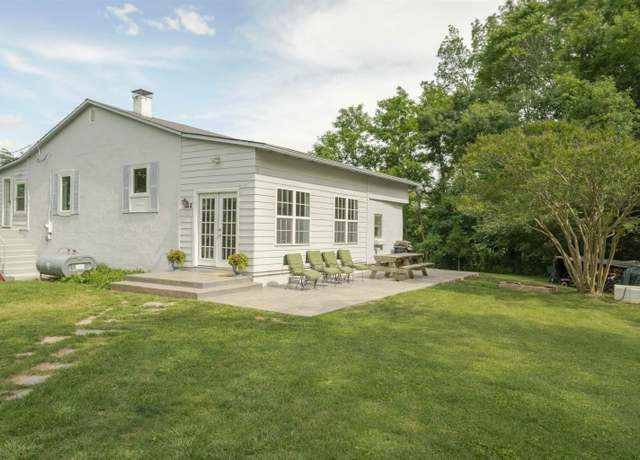 Property at 5072 Scottsville Rd, Charlottesville, VA 22902, 3 beds, 1.5 baths