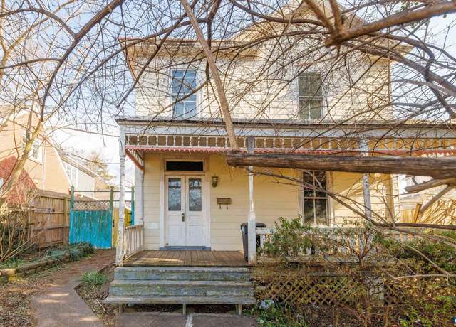 Property at 708 Locust Ave, Charlottesville, VA 22902, 3 beds, 1 bath