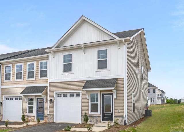 Property at 201 Sunbird Ln, Waynesboro, VA 22980, 3 beds, 2.5 baths