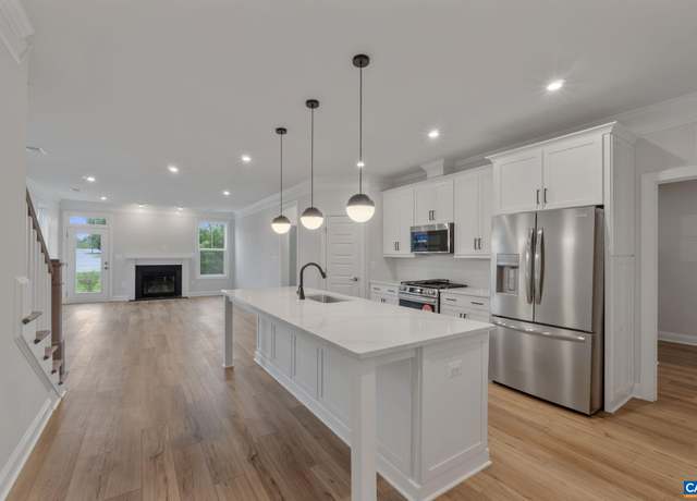 Property at 77 Springdale Rd, Waynesboro, VA 22980, 3 beds, 2.5 baths