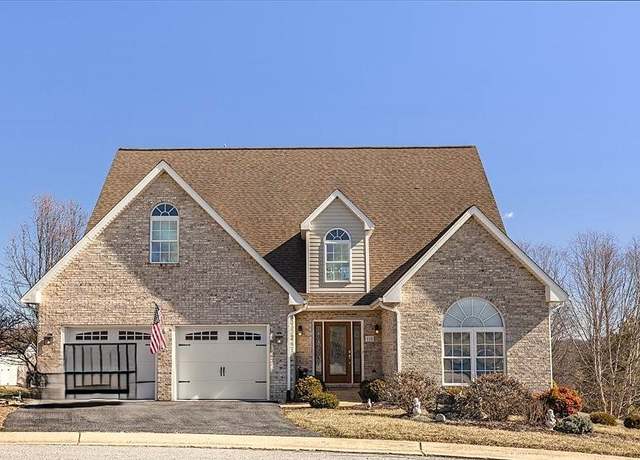 Property at 102 Shawn Cir, Staunton, VA 24401, 4 beds, 4.5 baths