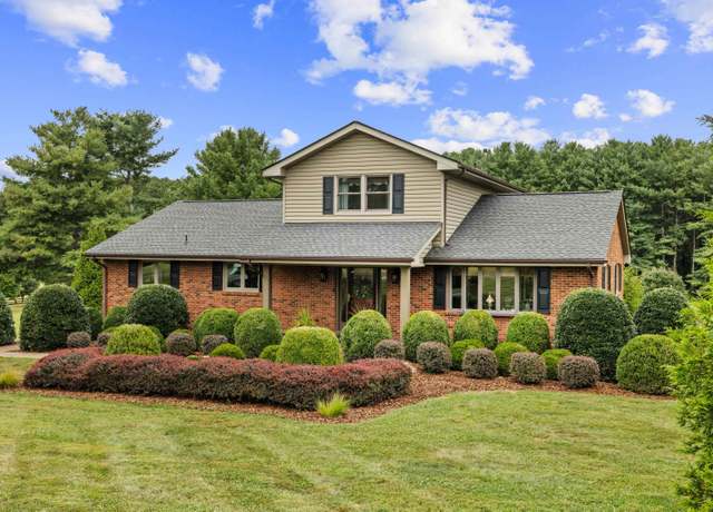 Property at 125 Warren Oaks Ln, Waynesboro, VA 22980, 3 beds, 3.5 baths