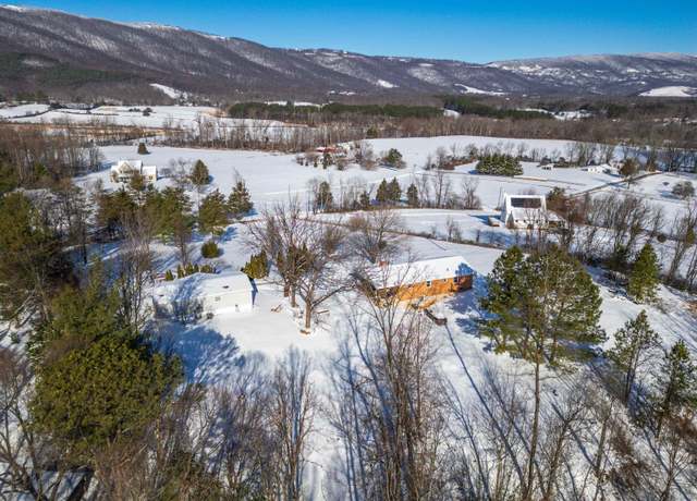 Property at 453 Glass Hollow Rd, Afton, VA 22920, 6 beds, 3 baths