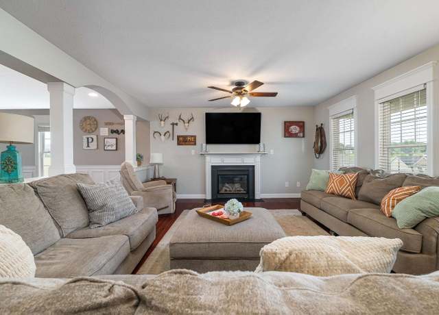 Property at 118 Wexford St, Staunton, VA 24401, 3 beds, 2.5 baths