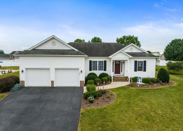 Property at 902 Waterton St, Staunton, VA 24401, 3 beds, 2 baths
