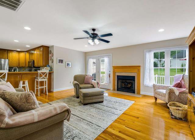 Property at 902 Waterton St, Staunton, VA 24401, 3 beds, 2 baths