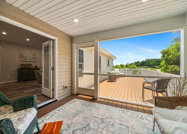 Property at 7 Oak View Dr, Staunton, VA 24401, 3 beds, 2 baths