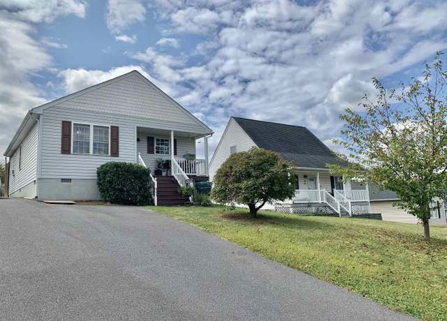 Property at 1032 4th St, Waynesboro, VA 22980, 3 beds, 2 baths