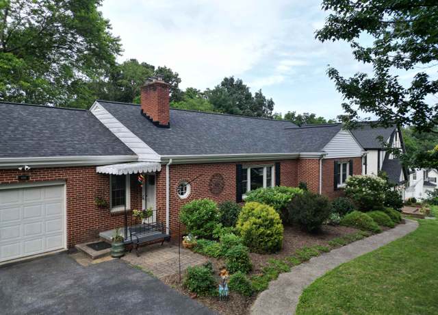 Property at 406 College Cir, Staunton, VA 24401, 4 beds, 2.5 baths