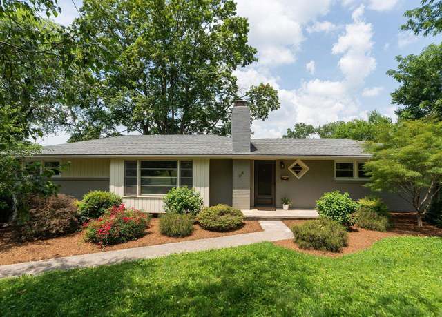 Property at 916 Selma Blvd, Staunton, VA 24401, 3 beds, 2.5 baths