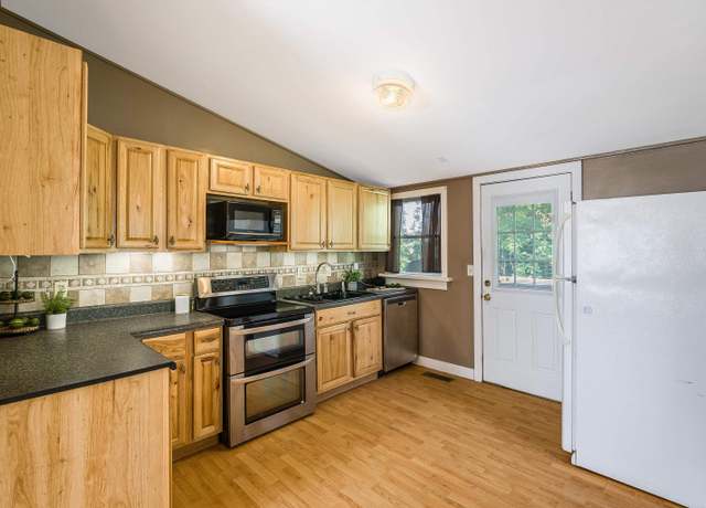 Property at 141 Elizabeth Ave, Waynesboro, VA 22980, 3 beds, 1 bath
