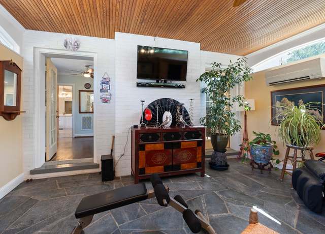 Property at 1204 Westmoreland Dr, Staunton, VA 24401, 5 beds, 4.5 baths