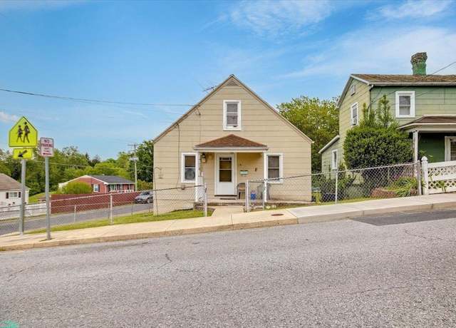 Property at 14 Gay St E, Staunton, VA 24401, 3 beds, 1 bath