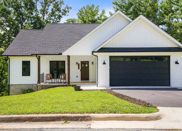Property at 2426 Pinehill Cir, Staunton, VA 24401, 4 beds, 2 baths