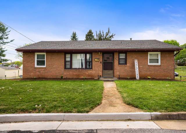 Property at 632 Spruce St, Staunton, VA 24401, 2 beds, 2.5 baths