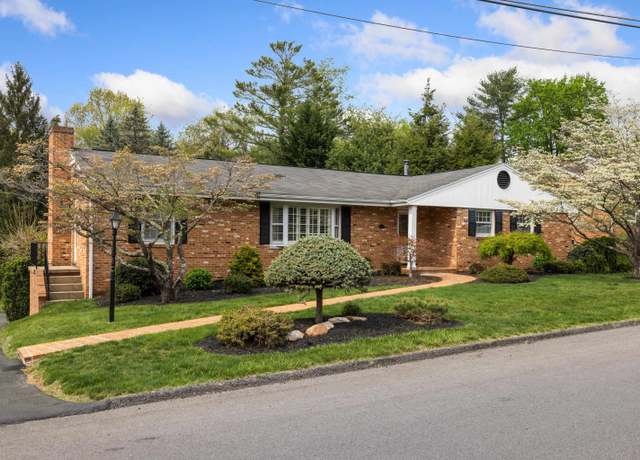 Property at 407 Cardinal St, Staunton, VA 24401, 3 beds, 2 baths