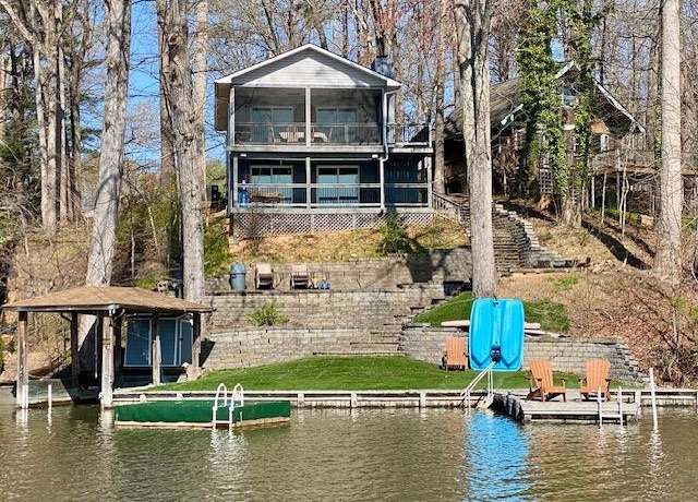 Property at 1249 Lakeshore Dr N, Louisa, VA 23093, 2 beds, 2 baths